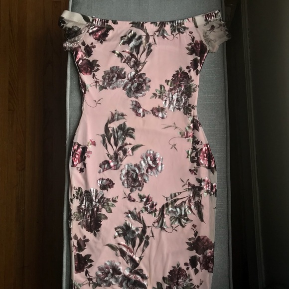 BNWT* GUESS off the shoulder dress! 🌸 - Picture 2 of 4